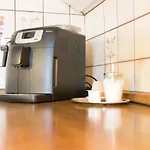 Moderne In Der - 3 Schlafzimmer & 1,5 Baeder ホームステイ